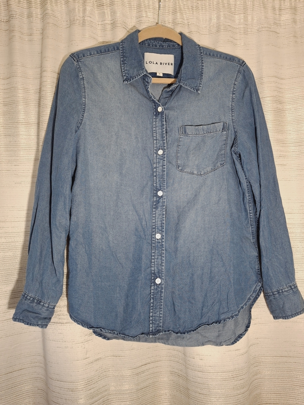 Lola River Women’s Light Blue Denim Chambray Button Down Shirt Small
